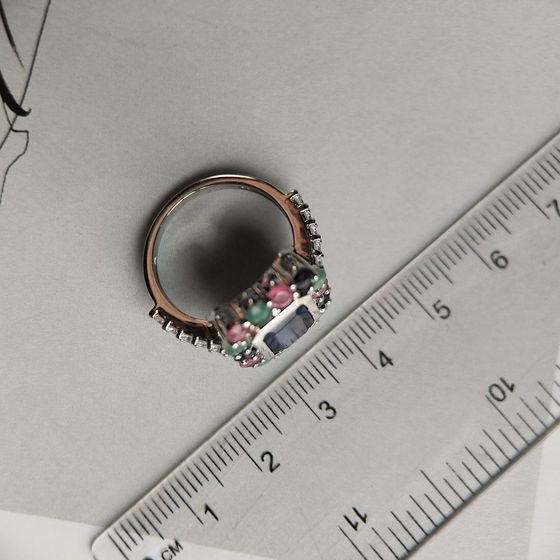 Серебряное кольцо с сапфиром 1.917ct, изумрудом, рубином
