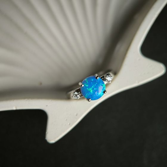 Серебряное кольцо с опалом 0.916ct, фианитами
