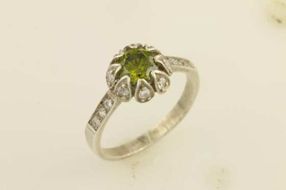 Серебряное кольцо с фианитами