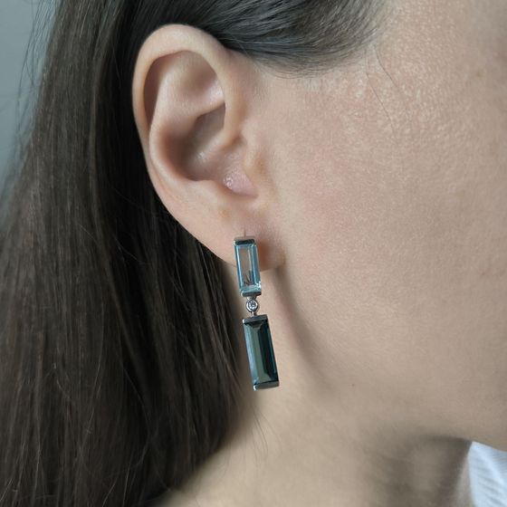 Серебряные серьги с топазом Лондон Блю 9.524ct, топазом, фианитами