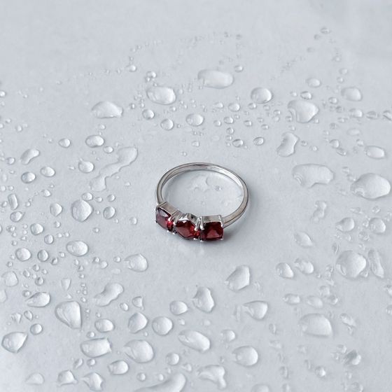Серебряное кольцо с гранатом 2.113ct