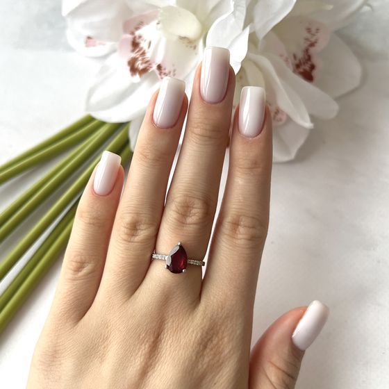 Серебряное кольцо с рубином
