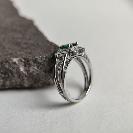 Серебряное кольцо с изумрудом nano 1.067ct