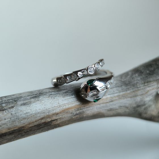 Серебряное кольцо с фианитами