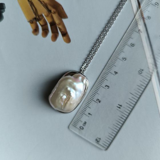 Серебряное колье с жемчугом барочным