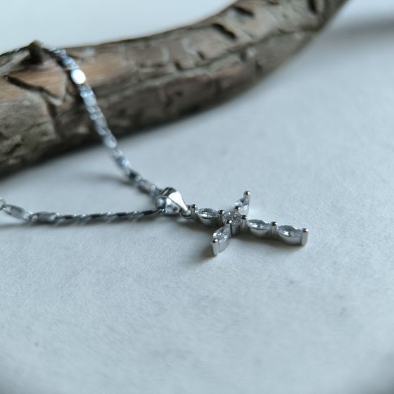 Серебряный крестик с фианитами