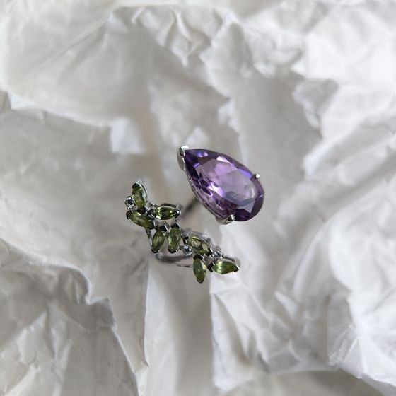Серебряное кольцо с аметистом, хризолітом