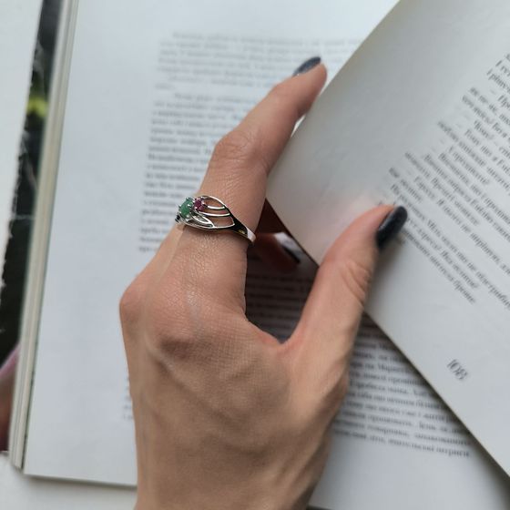 Серебряное кольцо с сапфиром 1.917ct, изумрудом, рубином