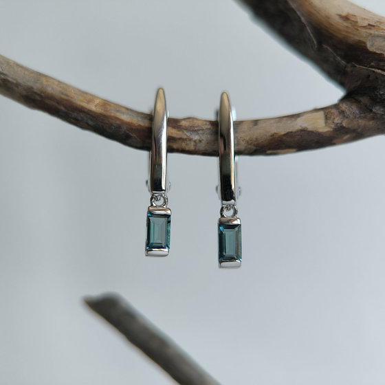 Серебряные серьги с топазом Лондон Блю 0.488ct
