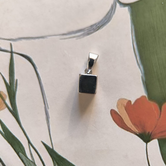 Серебряная подвеска без камней