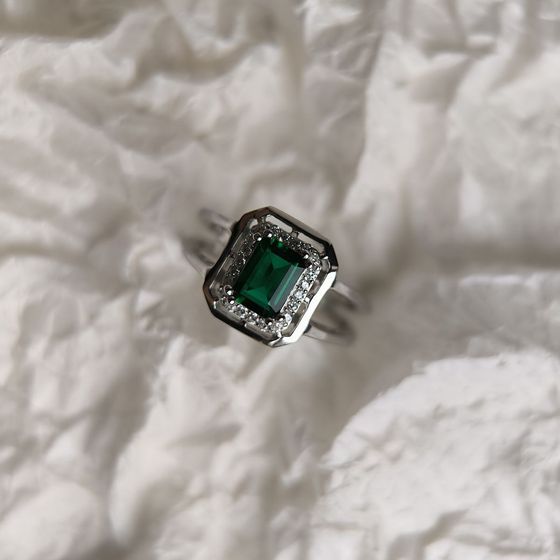 Серебряное кольцо с изумрудом nano 1.067ct