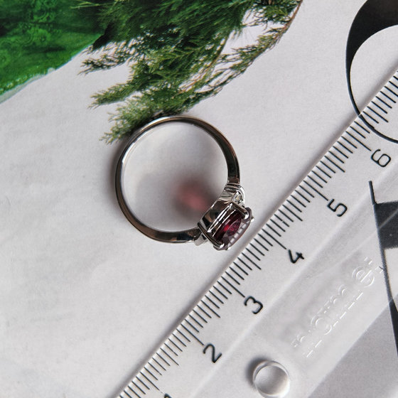 Серебряное кольцо с гранатом nano