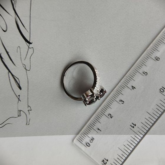 Серебряное кольцо с гранатом 4.313ct