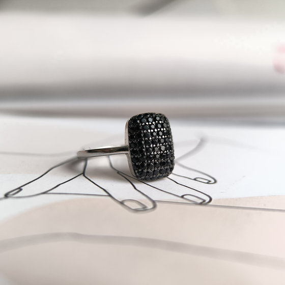 Серебряное кольцо с фианитами