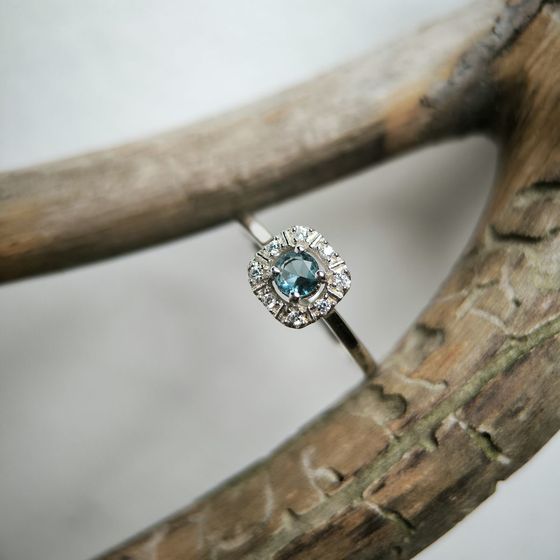 Серебряное кольцо с топазом Лондон Блю 0.333ct