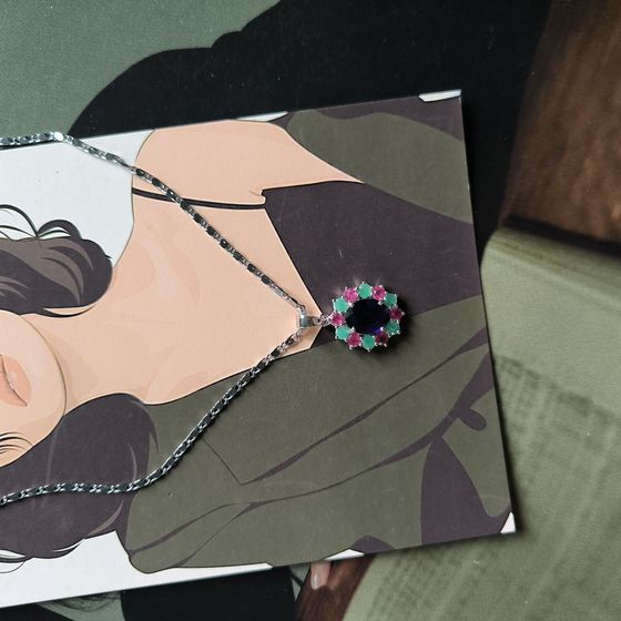 Серебряная подвеска с сапфиром 5.375ct, рубином, изумрудом