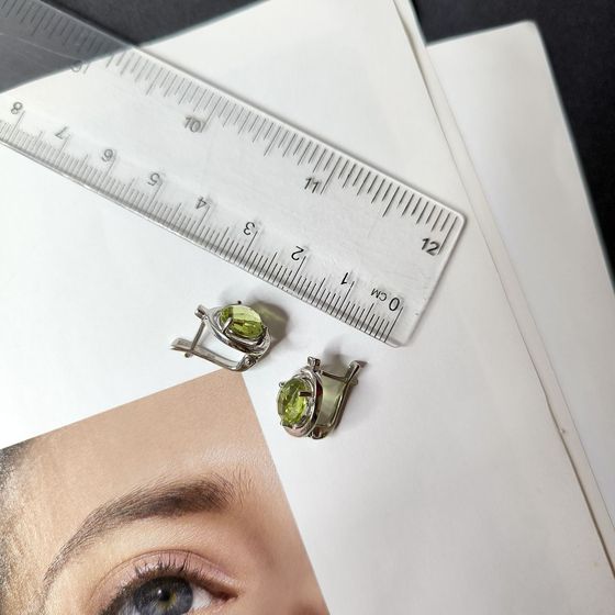 Серебряные серьги с хризолітом 4.575ct