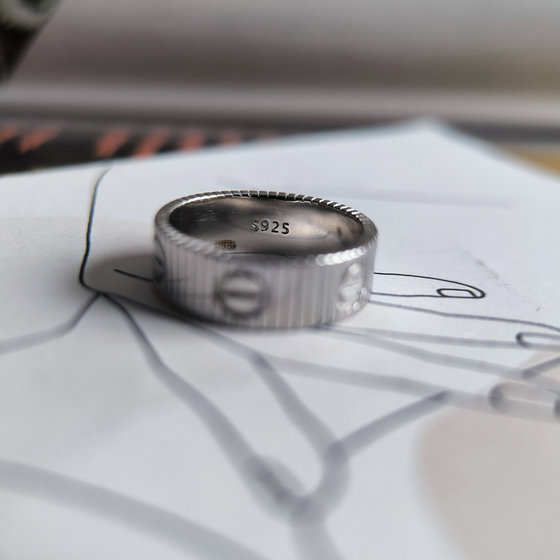 Серебряное кольцо без камней