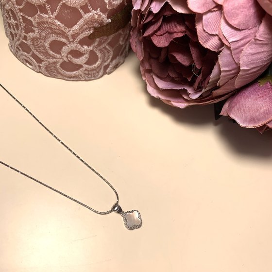 Серебряная подвеска с перламутром