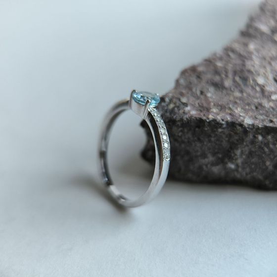 Серебряное кольцо с топазом 0.749ct