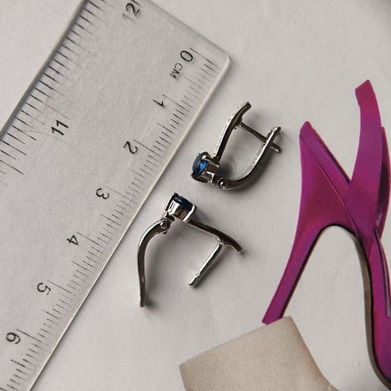 Серебряные серьги с сапфиром nano 0.899ct, фианитами