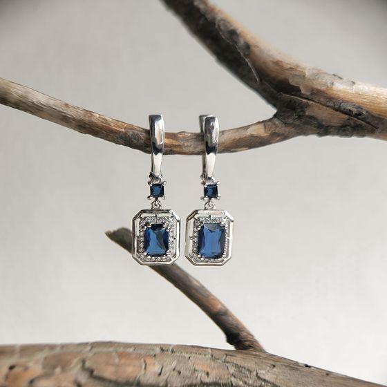 Серебряные серьги с сапфиром nano 2.947ct, фианитами