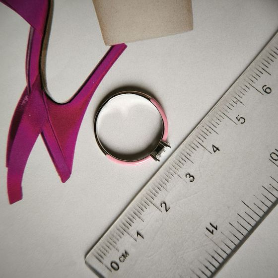 Серебряное кольцо с фианитами, емаллю