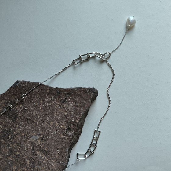 Серебряное колье с жемчугом барочным