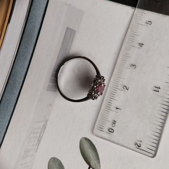 Серебряное кольцо с рубином 1.467ct, гранатом