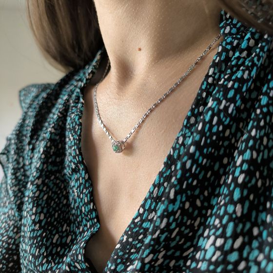 Серебряная подвеска с изумрудом, фианитами