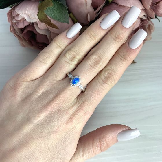 Серебряное кольцо с опалом