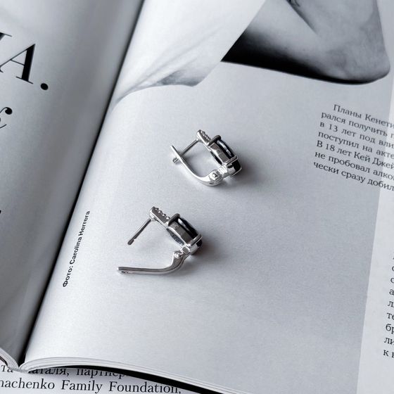 Серебряные серьги с сапфиром