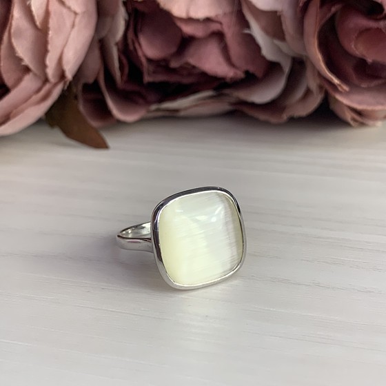 Серебряное кольцо с кошачьим глазом