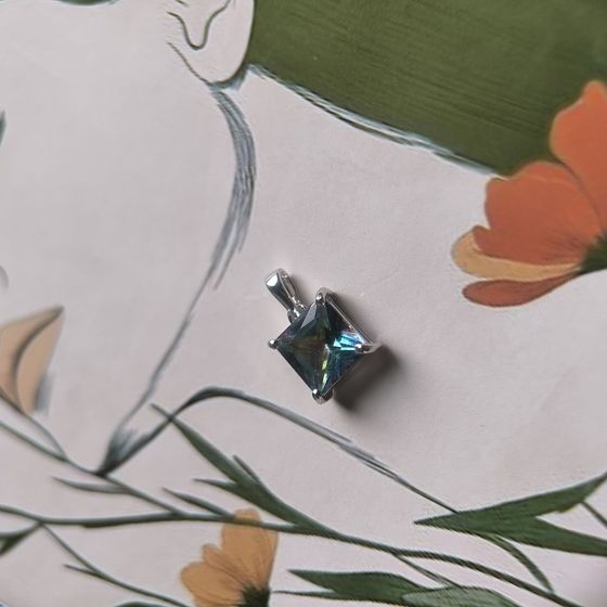 Серебряная подвеска с мистик топазом 1.938ct