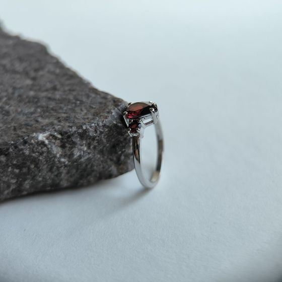 Серебряное кольцо с гранатом 1.483ct