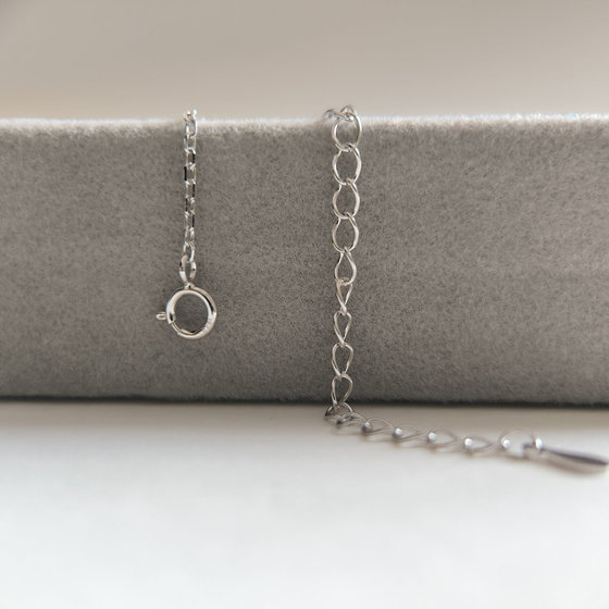 Серебряное колье с фианитами