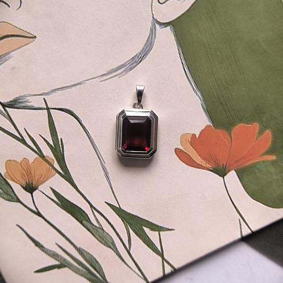 Серебряная подвеска с гранатом nano 2.625ct