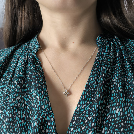 Серебряное колье с фианитами