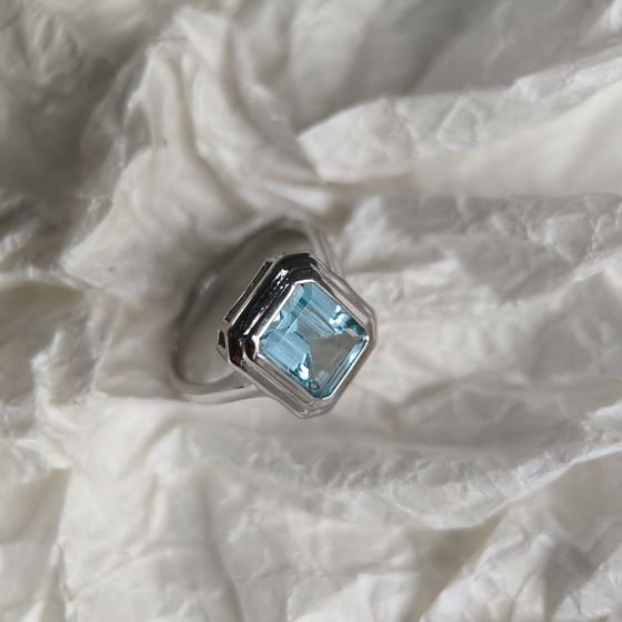 Серебряное кольцо с топазом 3.875ct