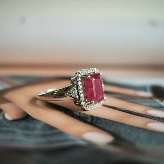 Серебряное кольцо с рубином