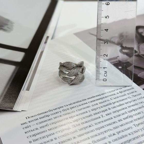 Серебряное кольцо с фианитами, емаллю