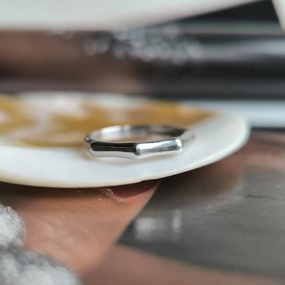 Серебряное кольцо без камней