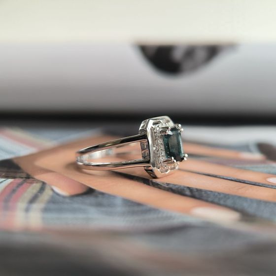 Серебряное кольцо с топазом Лондон Блю 1.084ct