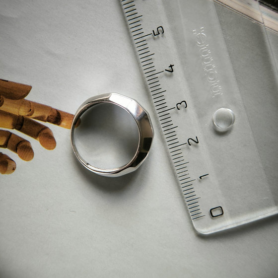 Серебряное кольцо без камней