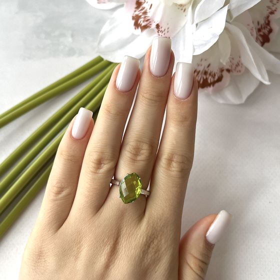 Серебряное кольцо с хризолітом 6.025ct