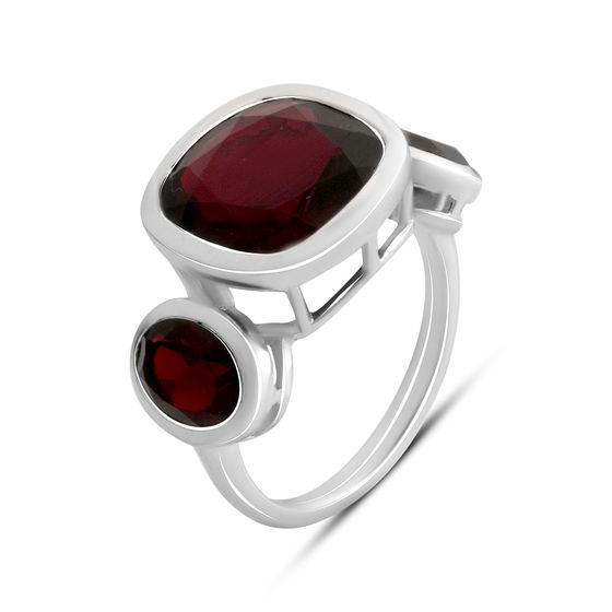 Серебряное кольцо с гранатом 7.338ct
