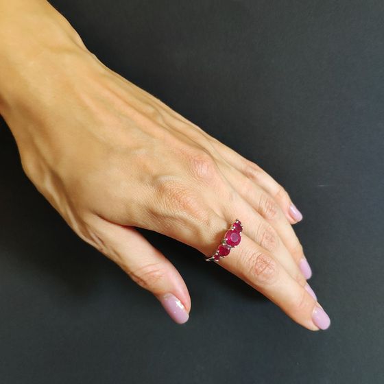 Серебряное кольцо с рубином 3.675ct