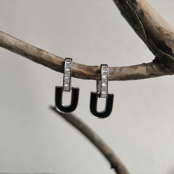 Серебряные серьги с фианитами, емаллю