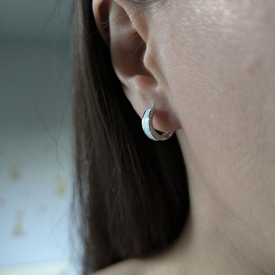Серебряные серьги с фианитами, емаллю