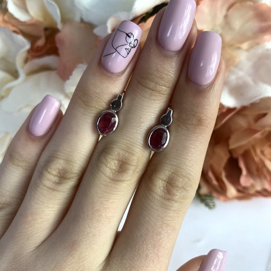 Серебряные серьги с рубином